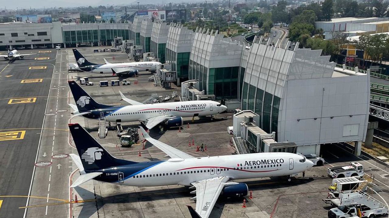 मेक्सिको और कनाडा भी इस लिस्ट में शामिल हैं, जहां 1,400 से ज्यादा एयरपोर्ट्स का नेटवर्क मौजूद है। ये दोनों देश पर्यटन और अंतरराष्ट्रीय यात्रा के बड़े केंद्र हैं। (Img-Google)