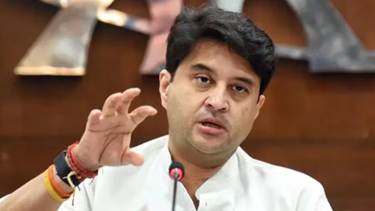 संचार साथी ऐप से जासूसी संभव नहीं: केंद्रीय मंत्री ज्योतिरादित्य सिंधिया ने लोकसभा में दिया साफ बयान