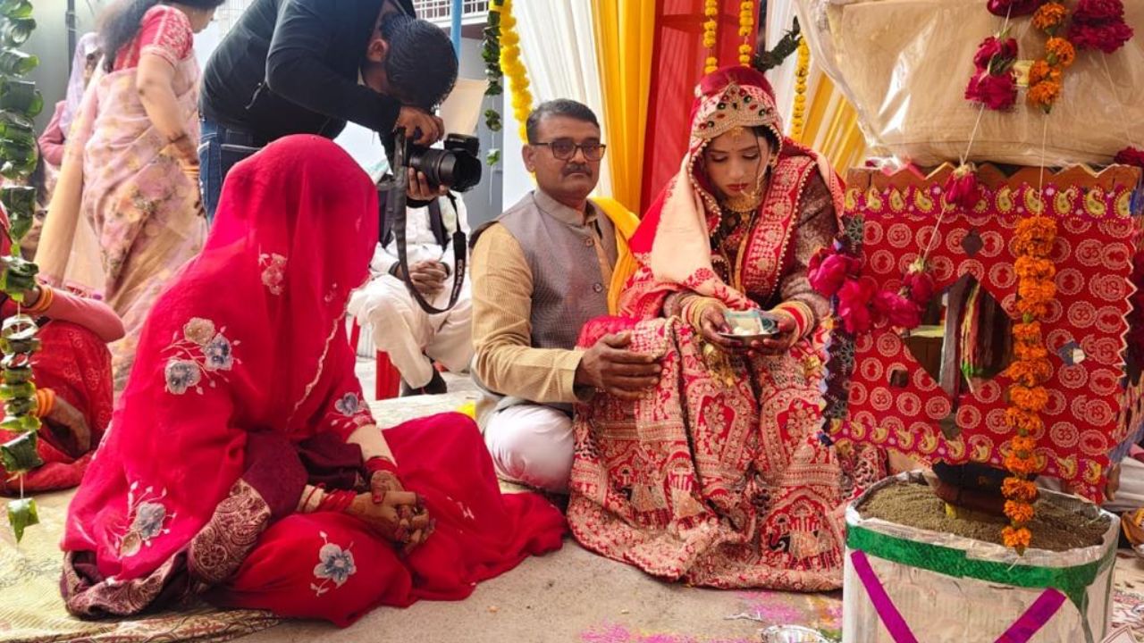 Jhansi News: गांव की एक बेटी ने छुपा रखा था बड़ा सच, शादी के दिन आया सामने, पढ़ें पूरी खबर