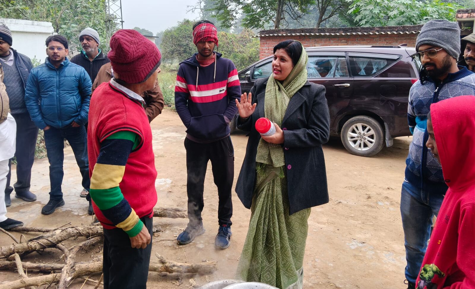 Gorakhpur News: बीमारी से परेशान परिवार को मिली उम्मीद, अंशु सिंह ने घर पहुंचकर की मदद