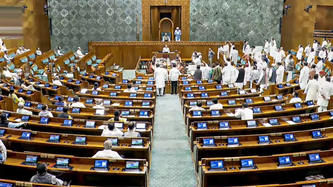 वंदेमातरम से प्रदूषण बहस तक, सत्र में दिखे सियासत के सारे रंग; जानें संसद में पिछले 11 दिनों की कार्रवाई