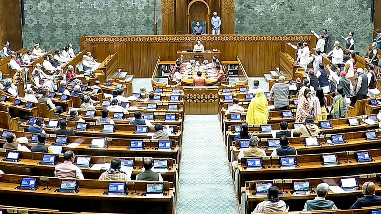 संसद शीतकालीन सत्र का आज दूसरा दिन, कई अहम बिल होंगे पेश; जानें- किन बदलावों की होगी शुरुआत