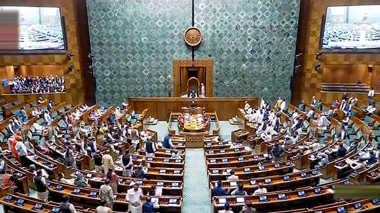 Parliament Winter Session LIVE: शीतकालीन सत्र का तीसरा दिन, संसद में आज फिर गरमाएंगे SIR और संचार साथी ऐप के मुद्दे