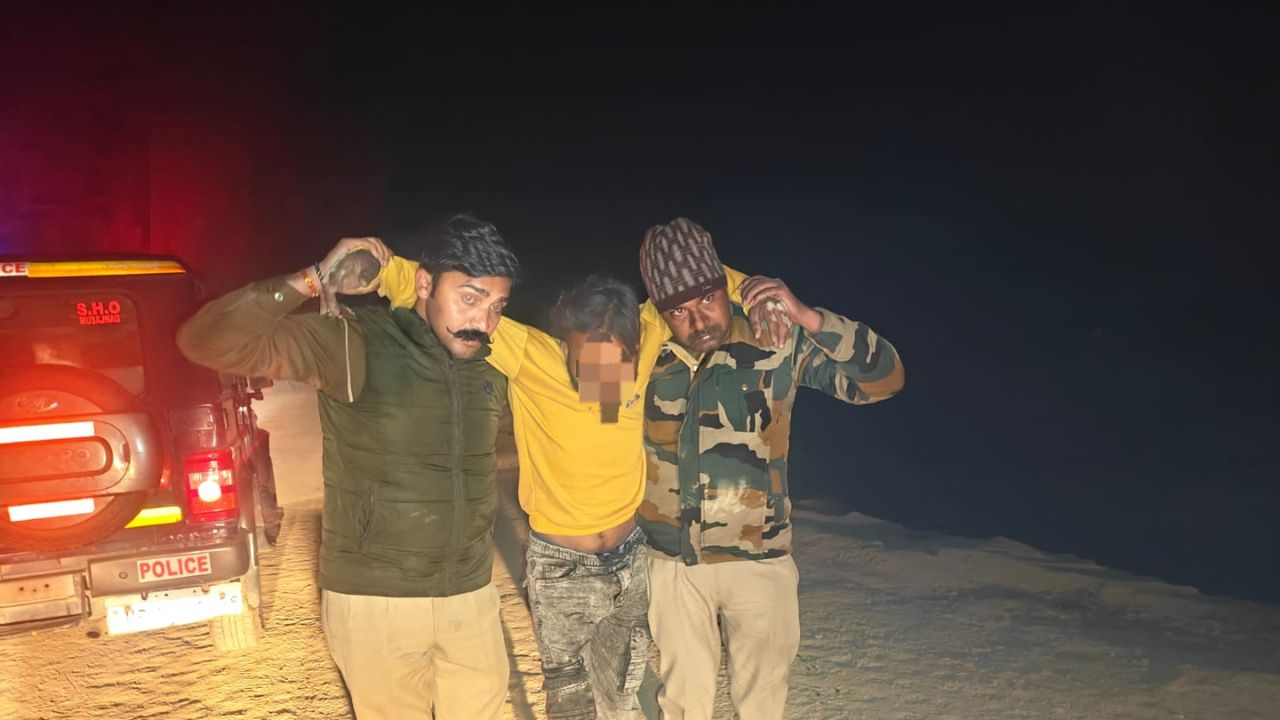 बदायूं में पुलिस-लुटेरे मुठभेड़: घायल बदमाश गिरफ्तार, फरार साथियों की तलाश जारी