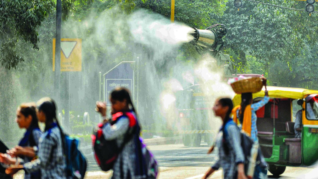 प्रदूषण की मार: पांचवीं तक के स्कूल बंद, बच्चों की पढ़ाई पर गहराता संकट