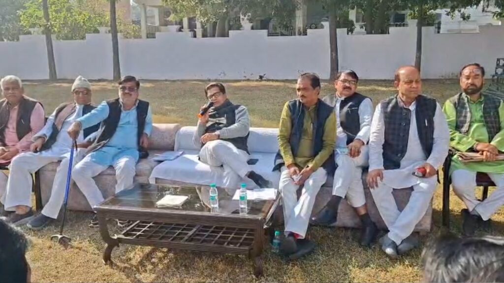 Samajwadi Party's national general secretary Ramgopal Yadav issued instructions to the employees