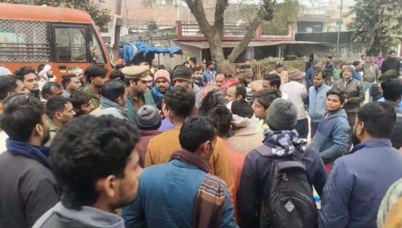 Video: रायबरेली में युवक की मौत पर ग्रामीणों ने किया हंगामा, देखिए वीडियो