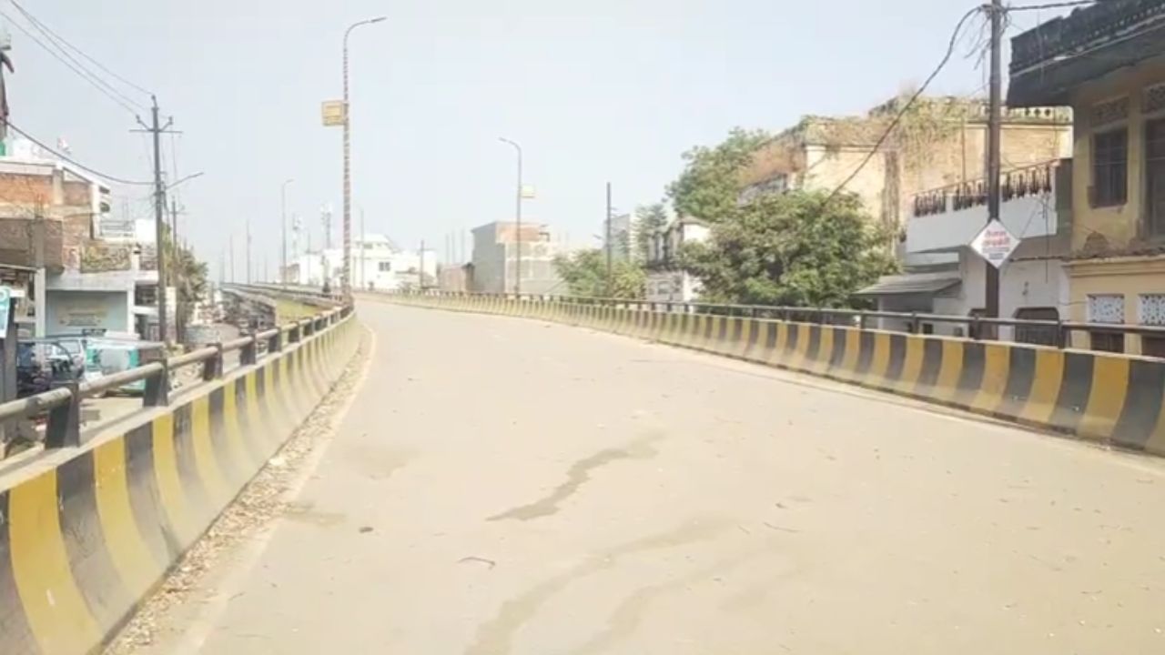 Uttar Pradesh: रायबरेली में 4 महीने से बंद पड़ा रेलवे ओवर ब्रिज, लोगों में आक्रोश