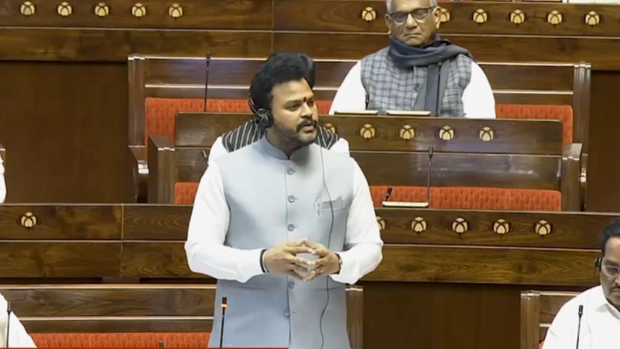 इंडिगो संकट पर बोले उड्डयन मंत्री नायडू, संसद में एयरलाइन को लगाई फटकार; क्रू और रोस्टर पर दी यह चेतावनी