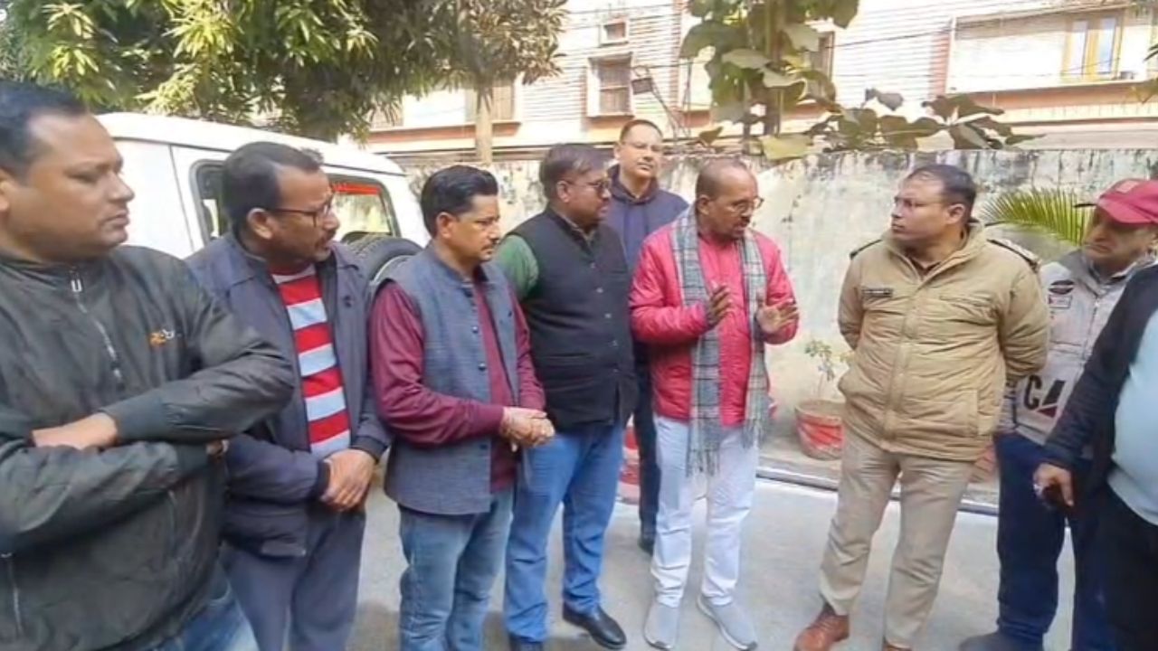 Nainital: रामनगर में युवक की बेरहमी से पिटाई, बीजेपी ने कोतवाल को घेर कर दी हिदायत