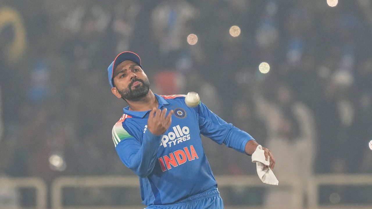 रोहित और विराट दोनों की नजरें 2027 वनडे वर्ल्ड कप पर हैं। अगर उन्हें टीम में जगह पक्की करनी है, तो अब से ही अपनी फिटनेस और फॉर्म पर काम करना अनिवार्य है। (Img: Internet) रोहित और विराट दोनों की नजरें 2027 वनडे वर्ल्ड कप पर हैं। अगर उन्हें टीम में जगह पक्की करनी है, तो अब से ही अपनी फिटनेस और फॉर्म पर काम करना अनिवार्य है। (Img: Internet)