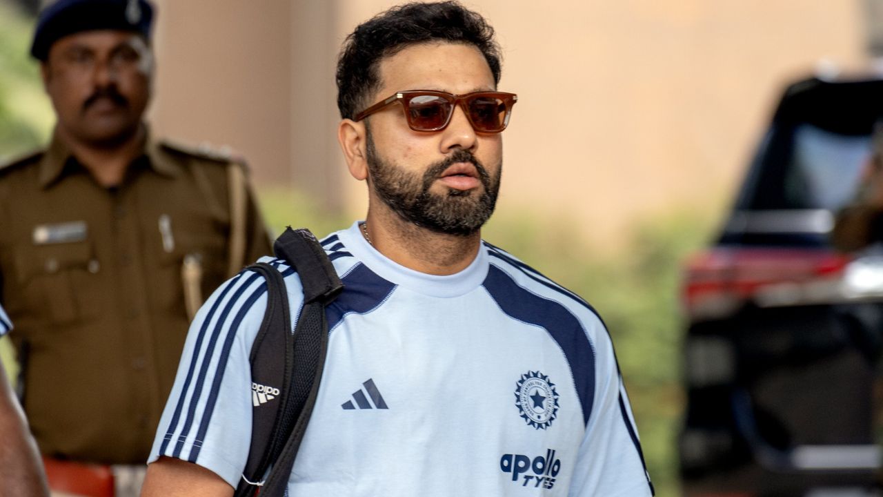 रोहित ने अपने आहार में कई बदलाव किए। उनके डाइट चार्ट में सुबह 7 बजे बादाम और अंकुरित सलाद, नाश्ते में ओट्स और दूध, और रात में सब्ज़ियों के साथ पनीर और सूप शामिल हैं। (Img: Internet) रोहित ने अपने आहार में कई बदलाव किए। उनके डाइट चार्ट में सुबह 7 बजे बादाम और अंकुरित सलाद, नाश्ते में ओट्स और दूध, और रात में सब्ज़ियों के साथ पनीर और सूप शामिल हैं। (Img: Internet)