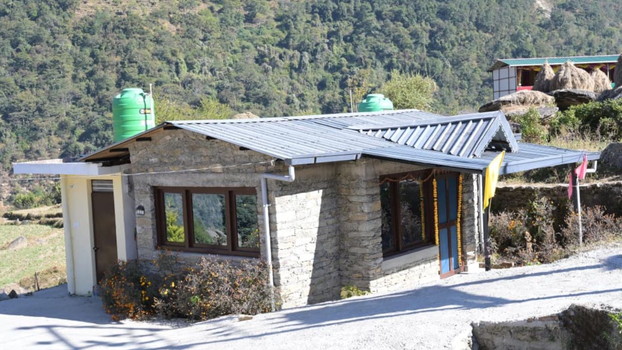 Rudraprayag: मक्कू मठ का होम-स्टे मॉडल बना मिसाल, ग्रामीण महिलाएं हुई आत्मनिर्भर