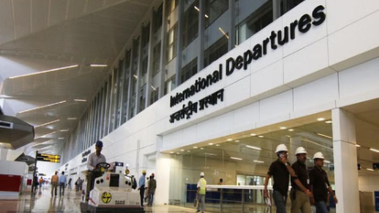 यूनाइटेड किंगडम और रूस भी हवाई संपर्क के मामले में मजबूत देश माने जाते हैं। इनके एयरपोर्ट्स यूरोप और एशिया को जोड़ने में अहम भूमिका निभाते हैं। (Img-Google)