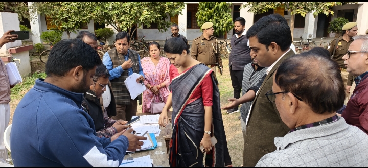 Raebareli: डीएम ने SIR प्रक्रिया के तहत विशेष शिविरों का किया औचक निरीक्षण, जानिए पूरा अपडेट