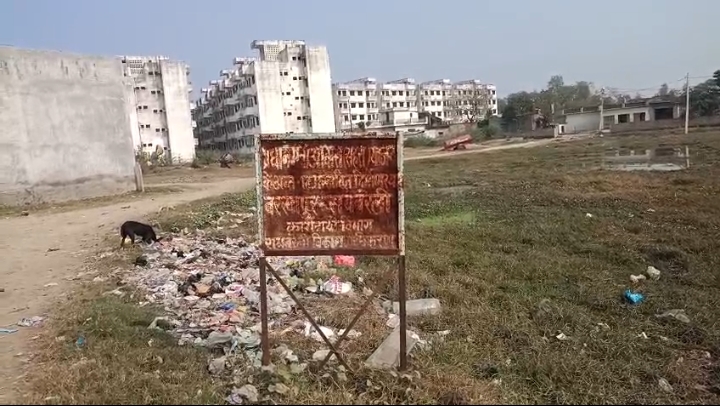 Raebareli: प्रधानमंत्री के ड्रीम प्रोजेक्ट को लग रहा पलीता, जरूरतमदों को नहीं मिल रहे घर, जिम्मेदार कौन?
