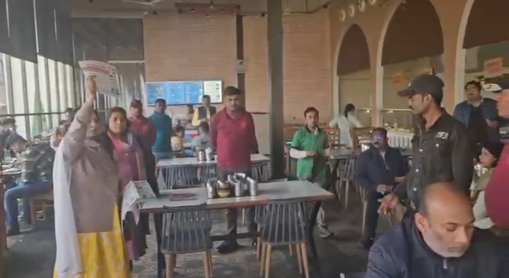 Raebareli News: फूड सेफ्टी ऑन व्हील्स के माध्यम से जागरूकता एवं निरीक्षण अभियान चलाया