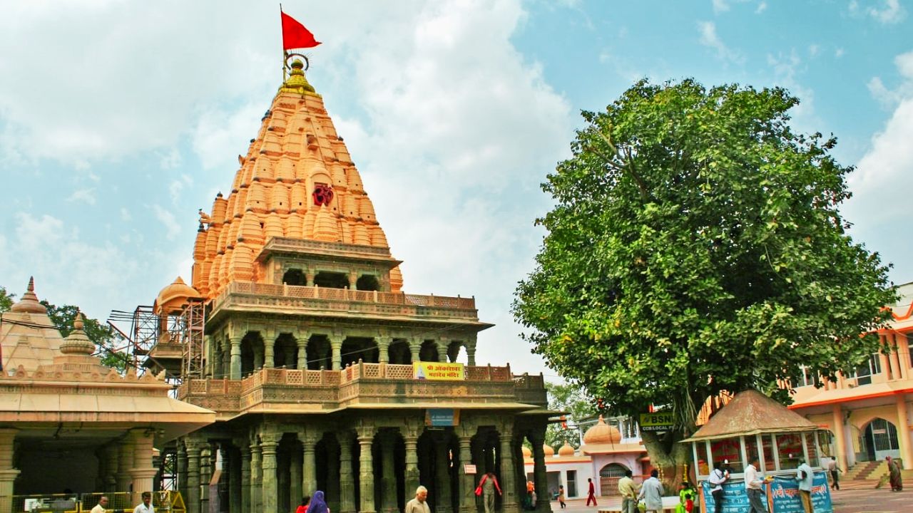 Shri Mahakaleshwar Ujjain: महाकाल के गर्भगृह में 20 साल बाद ऐतिहासिक बदलाव, चमक-दमक उठा बाबा का दरबार