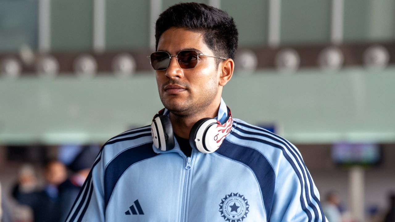 मुल्लनपुर में मिली हार के बावजूद खिलाड़ियों के चेहरे पर आत्मविश्वास साफ नजर आया। टीम का मूड पॉजिटिव दिखा और खिलाड़ी पूरी तरह फोकस्ड लगे। धर्मशाला की चुनौतीपूर्ण परिस्थितियों के लिए टीम खुद को तैयार दिखा रही है। यह स्वैग सिर्फ स्टाइल नहीं, सोच भी दर्शाता है। (Img: BCCI-X) मुल्लनपुर में मिली हार के बावजूद खिलाड़ियों के चेहरे पर आत्मविश्वास साफ नजर आया। टीम का मूड पॉजिटिव दिखा और खिलाड़ी पूरी तरह फोकस्ड लगे। धर्मशाला की चुनौतीपूर्ण परिस्थितियों के लिए टीम खुद को तैयार दिखा रही है। यह स्वैग सिर्फ स्टाइल नहीं, सोच भी दर्शाता है। (Img: BCCI-X)