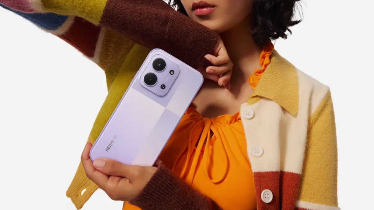 फोन मीडियाटेक डाइमेंसिटी 6300 प्रोसेसर पर चलता है और 4GB से 8GB तक LPDDR4X RAM के साथ आता है। स्टोरेज UFS2.2 तकनीक के साथ है और माइक्रोएसडी कार्ड से 1TB तक बढ़ाया जा सकता है। (Img- official website/Xiaomi) फोन मीडियाटेक डाइमेंसिटी 6300 प्रोसेसर पर चलता है और 4GB से 8GB तक LPDDR4X RAM के साथ आता है। स्टोरेज UFS2.2 तकनीक के साथ है और माइक्रोएसडी कार्ड से 1TB तक बढ़ाया जा सकता है। (Img- official website/Xiaomi)