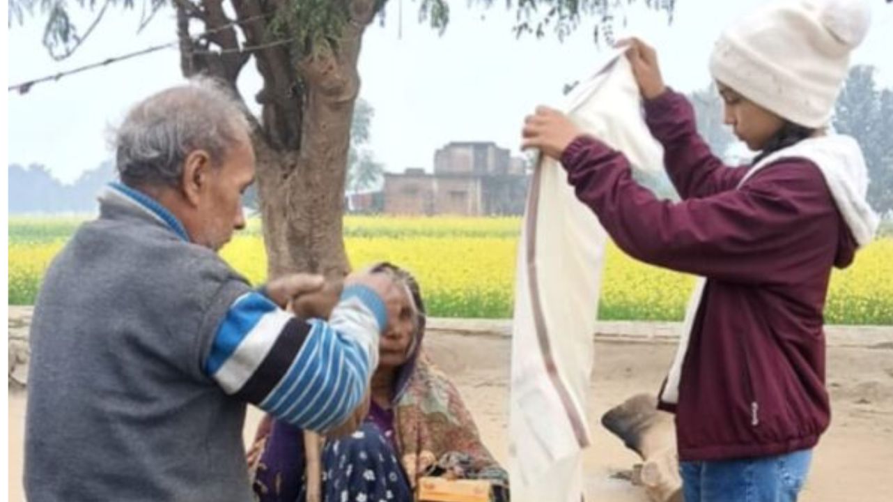 गोरखपुर: खजनी की प्रांजलि ने जन्मदिन को बनाया सेवा का पर्व, दिव्यांगों को बांटी गर्म शॉल
