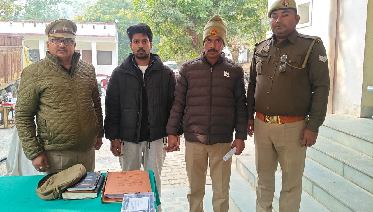 Uttar Pradesh: सोनभद्र में अवैध शराब तस्कर गिरफ्तार, लाखों की शराब ऐसे हुई बरामद