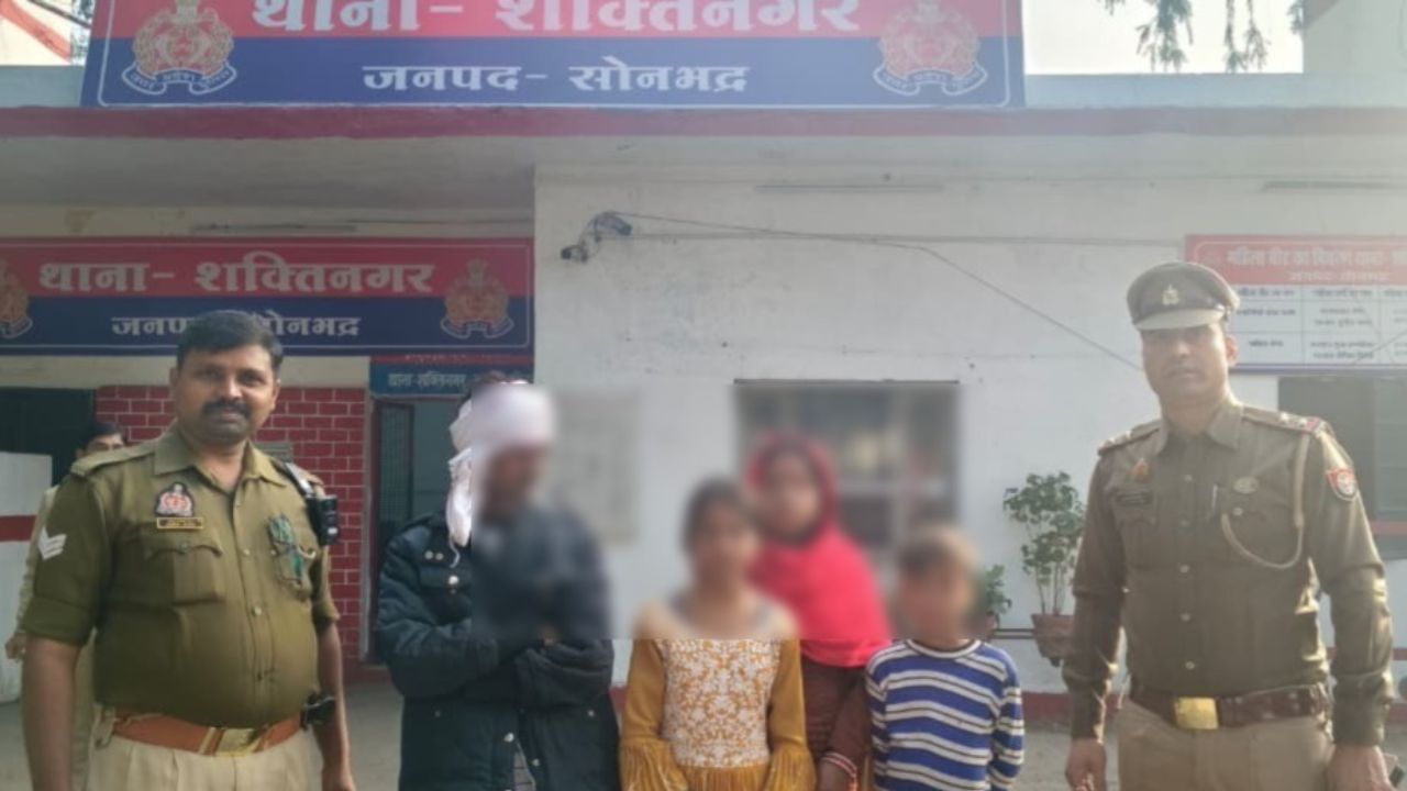 सोनभद्र पुलिस बनी देवदूत: रेलगाड़ी को रोककर युवक को मौत के मुंह से निकाला, एक मिनट की देरी से हो जाता परिवार तबाह