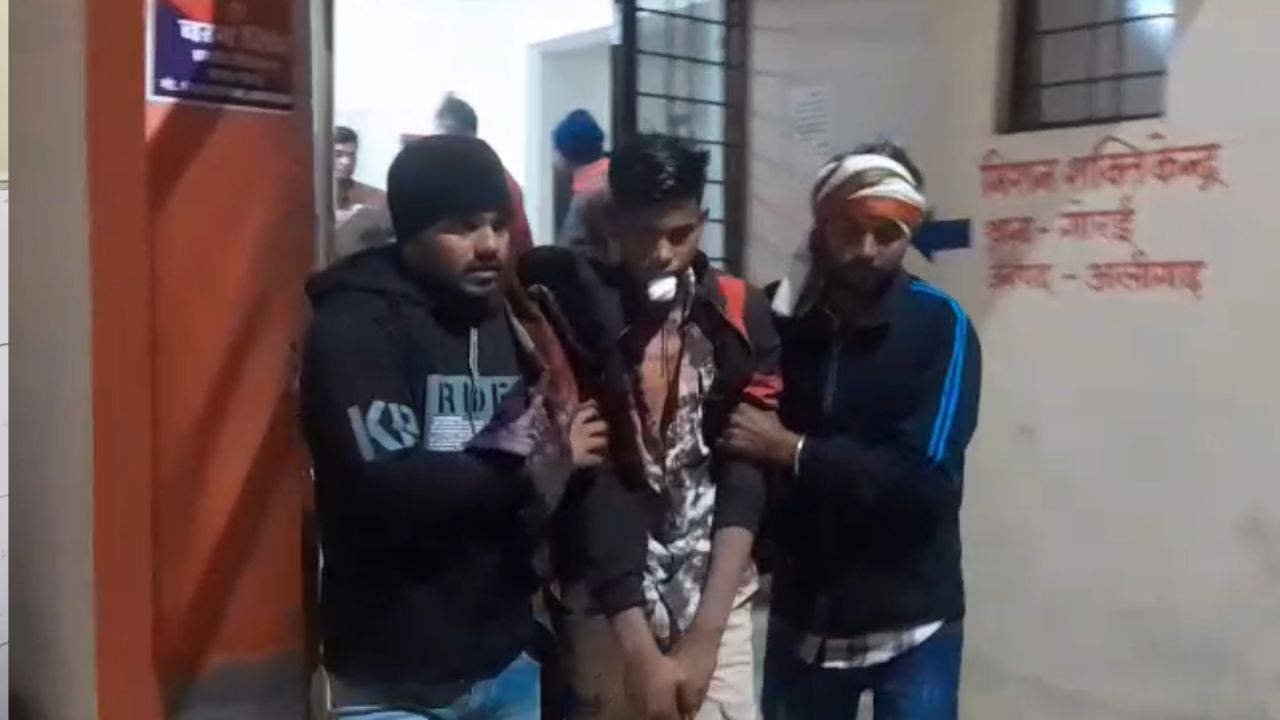 अलीगढ़ में घर के बाहर छात्र पर अचानक फायरिंग, छात्र गंभीर रूप से घायल; कौन और क्यों किया हमला?