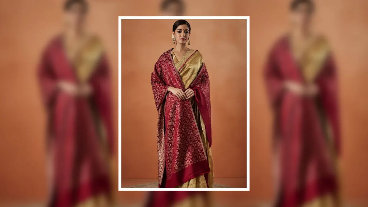 अगर आप किसी पार्टी वियर या सिल्क साड़ी में बाहर जा रही हैं, तो शॉल को बस कंधों पर ओपन रख दें। शॉल का रंग अगर साड़ी के बॉर्डर या ब्लाउज़ से मैच करता है तो यह और भी एलिगेंट दिखेगा। यह एक बहुत ही रॉयल और ग्रेसफुल ड्रेपिंग स्टाइल है। अगर आप किसी पार्टी वियर या सिल्क साड़ी में बाहर जा रही हैं, तो शॉल को बस कंधों पर ओपन रख दें। शॉल का रंग अगर साड़ी के बॉर्डर या ब्लाउज़ से मैच करता है तो यह और भी एलिगेंट दिखेगा। यह एक बहुत ही रॉयल और ग्रेसफुल ड्रेपिंग स्टाइल है।