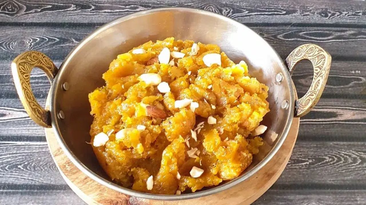 शकरकंद से आप हलवा, चाट या स्वीट टिक्की बना सकते हैं। इसमें नेचुरल मिठास होती है और यह पाचन के लिए भी फायदेमंद है। (Img Source: google)