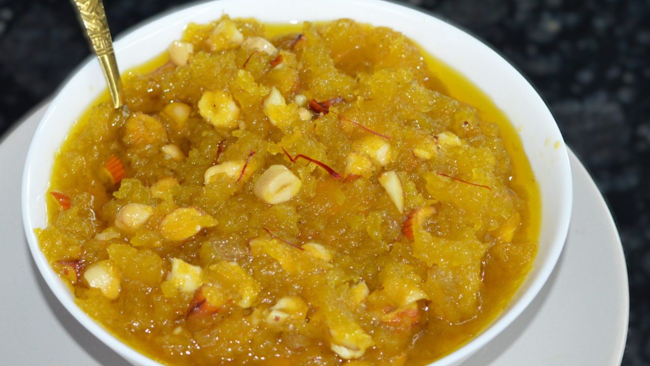 कद्दू से बनने वाला मीठा हलवा हल्का और स्वादिष्ट होता है। यह पेट पर भारी नहीं पड़ता और फाइबर से भरपूर होता है। (Img Source: google)
