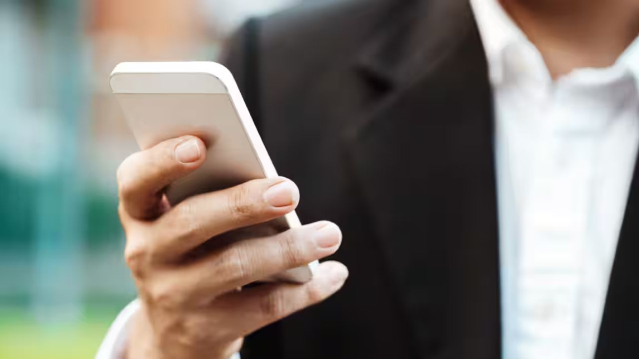 क्यों127000 नंबर से आ रहा मैसेज? पहली बार यूजर को मिल रहा प्रमोशन कंट्रोल का सुपरपावर; जानें कैसे