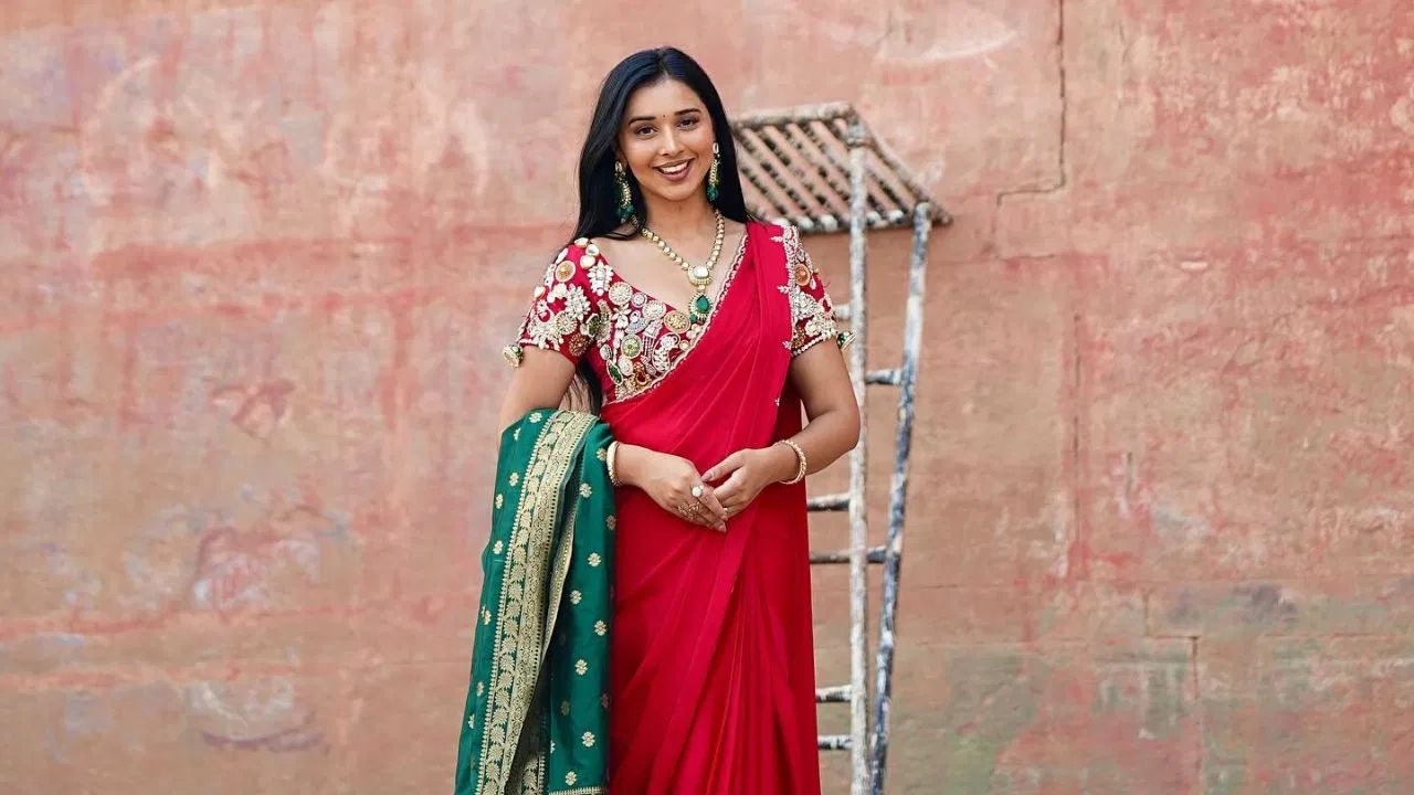 इसके अलावा फेसबुक और यूट्यूब पर भी उनका अच्छा-खासा फैन बेस मौजूद है। अलग-अलग प्लेटफॉर्म्स से उनकी इनकम लगातार बढ़ती जा रही है। (Img source: Google) इसके अलावा फेसबुक और यूट्यूब पर भी उनका अच्छा-खासा फैन बेस मौजूद है। अलग-अलग प्लेटफॉर्म्स से उनकी इनकम लगातार बढ़ती जा रही है। (Img source: Google)