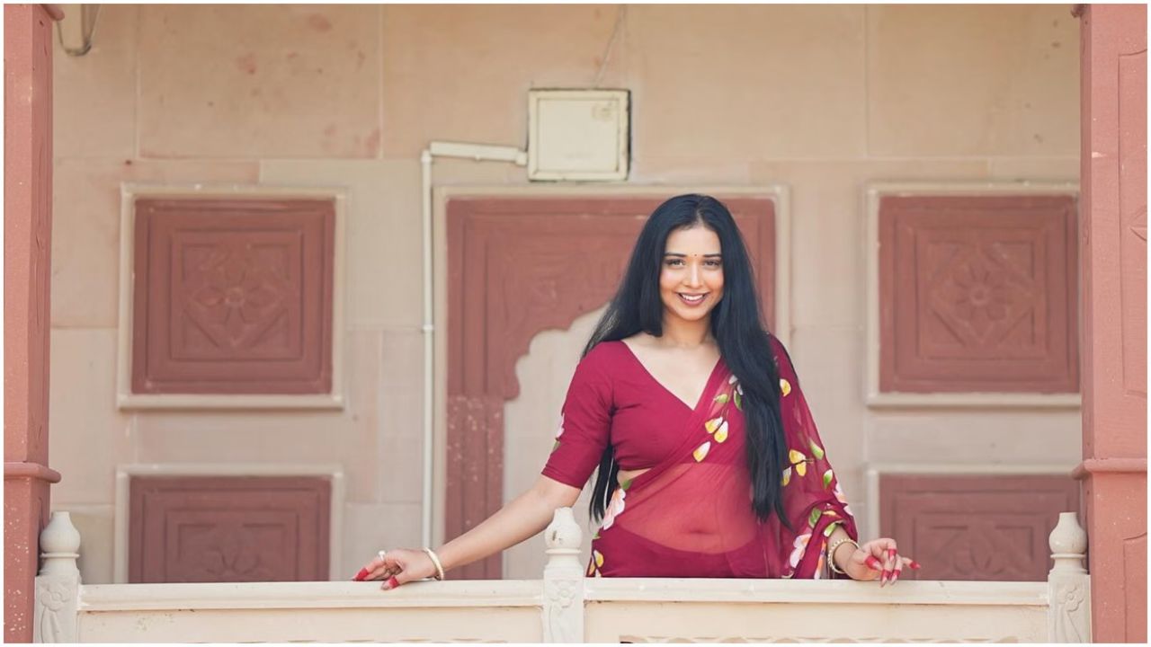 शो में उन्होंने लग्जरी लाइफस्टाइल से जुड़े कई बड़े खुलासे किए। ताज महल के पीछे कॉफी पीने से लेकर सैकड़ों बॉडीगार्ड रखने तक के दावे खूब सुर्खियों में रहे। (Img source: Google) शो में उन्होंने लग्जरी लाइफस्टाइल से जुड़े कई बड़े खुलासे किए। ताज महल के पीछे कॉफी पीने से लेकर सैकड़ों बॉडीगार्ड रखने तक के दावे खूब सुर्खियों में रहे। (Img source: Google)