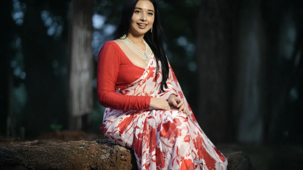 अपने बेबाक अंदाज और अमीरी के दावों की वजह से तान्या सोशल मीडिया पर भी खूब वायरल रहीं। कोई उन्हें ट्रोल करता दिखा तो वहीं कई लोग उनकी कॉन्फिडेंस भरी पर्सनैलिटी के फैन बन गए। (Img source: Google) अपने बेबाक अंदाज और अमीरी के दावों की वजह से तान्या सोशल मीडिया पर भी खूब वायरल रहीं। कोई उन्हें ट्रोल करता दिखा तो वहीं कई लोग उनकी कॉन्फिडेंस भरी पर्सनैलिटी के फैन बन गए। (Img source: Google)