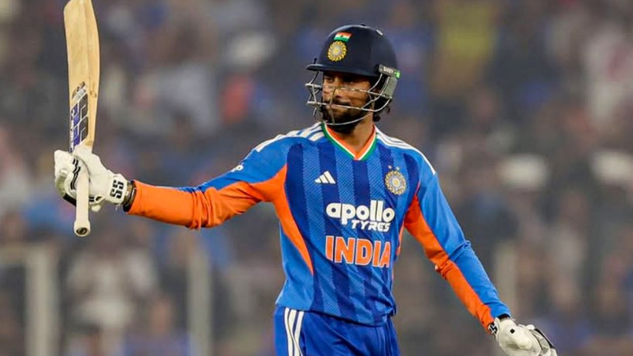 तिलक वर्मा की यह रिकॉर्ड पारी उनकी भविष्य की संभावनाओं को और मजबूत करती है। युवा बल्लेबाज ने साबित कर दिया कि वह बड़े मुकाबलों में भी टीम के लिए महत्वपूर्ण योगदान दे सकते हैं। (Img: Internet)