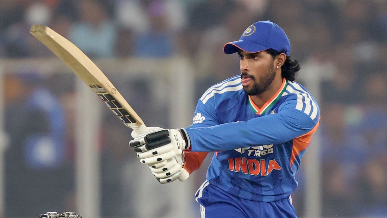 इस पारी के साथ तिलक वर्मा ने न केवल रिकॉर्ड बनाया बल्कि अपने आक्रामक और तेज़ खेल से भारत के लिए नया स्टार बनने का संदेश भी दिया। उनकी यह पारी युवा क्रिकेटरों के लिए प्रेरणा का स्रोत बनी। (Img: Internet)