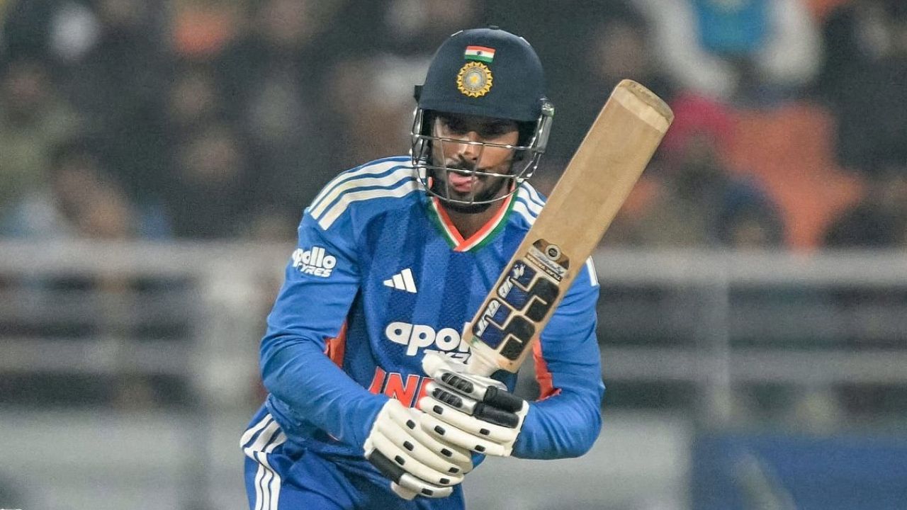 तिलक को रोहित शर्मा के स्कोर को पार करने के लिए सिर्फ 7 रन चाहिए थे। उन्होंने यह लक्ष्य रन चेज़ के सातवें ओवर की दूसरी गेंद पर हासिल कर लिया, जिससे उनका नाम रिकॉर्ड बुक में दर्ज हो गया। (Img: Internet)