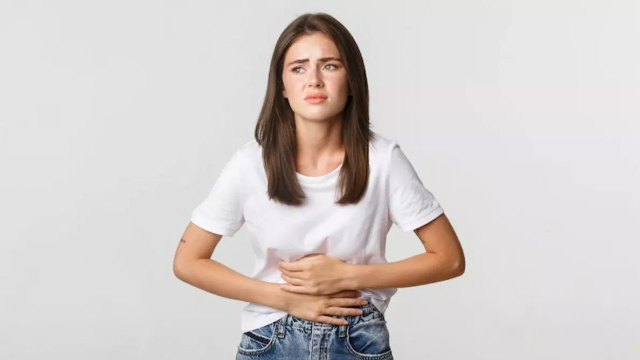 कम कैलोरी, अधिक फाइबर और हाई न्यूट्रिशन वाले टमाटर सूप से भूख कंट्रोल होती है, फैट बर्न होता है और मेटाबॉलिज्म तेज होता है। यह पाचन को दुरुस्त रखता है, कब्ज, गैस और एसिडिटी में राहत देता है और पेट को हल्का रखता है। (फोटो सोर्स- इंटरनेट)