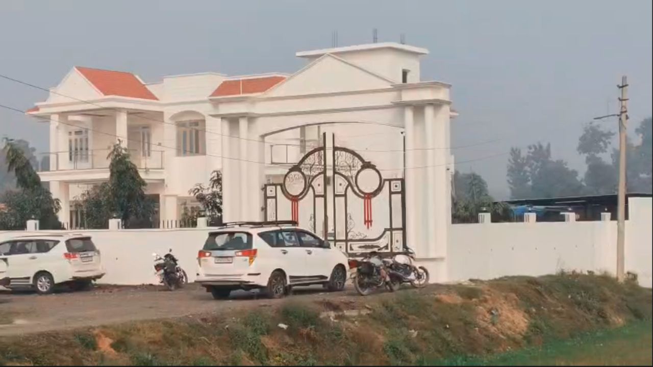 Kushinagar News: आयकर विभाग की बड़ी कार्रवाई, रेड हिल्स ग्रुप पर मारा छापा; जानिये क्या है पूरा मामला