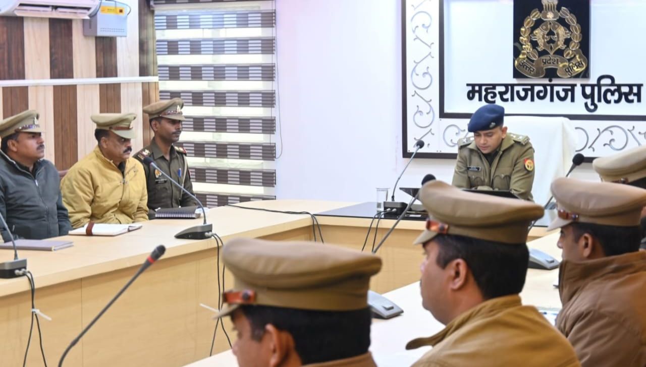 Maharajganj News: IGRS में लापरवाही पर पुलिस अधीक्षक सोमेंद्र मीणा सख्त, चौकी प्रभारियों से स्पष्टीकरण तलब