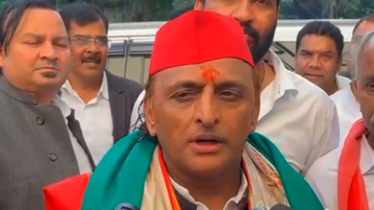 Akhilesh Yadav in Hyderabad: अखिलेश यादव का हैदराबाद में बड़ा बयान, वंदे मातरम्, गठबंधन और वोटर लिस्ट पर चुनाव आयोग को जमकर घेरा