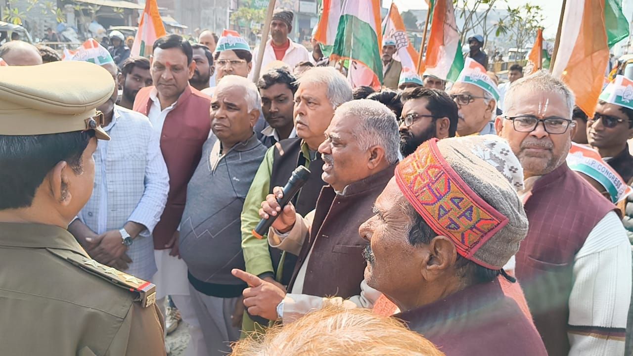 Maharajganj News: प्रदेश अध्यक्ष के जनपद में सैकड़ों कांग्रेसी गिरफ्तार, जानिए पूरा मामला