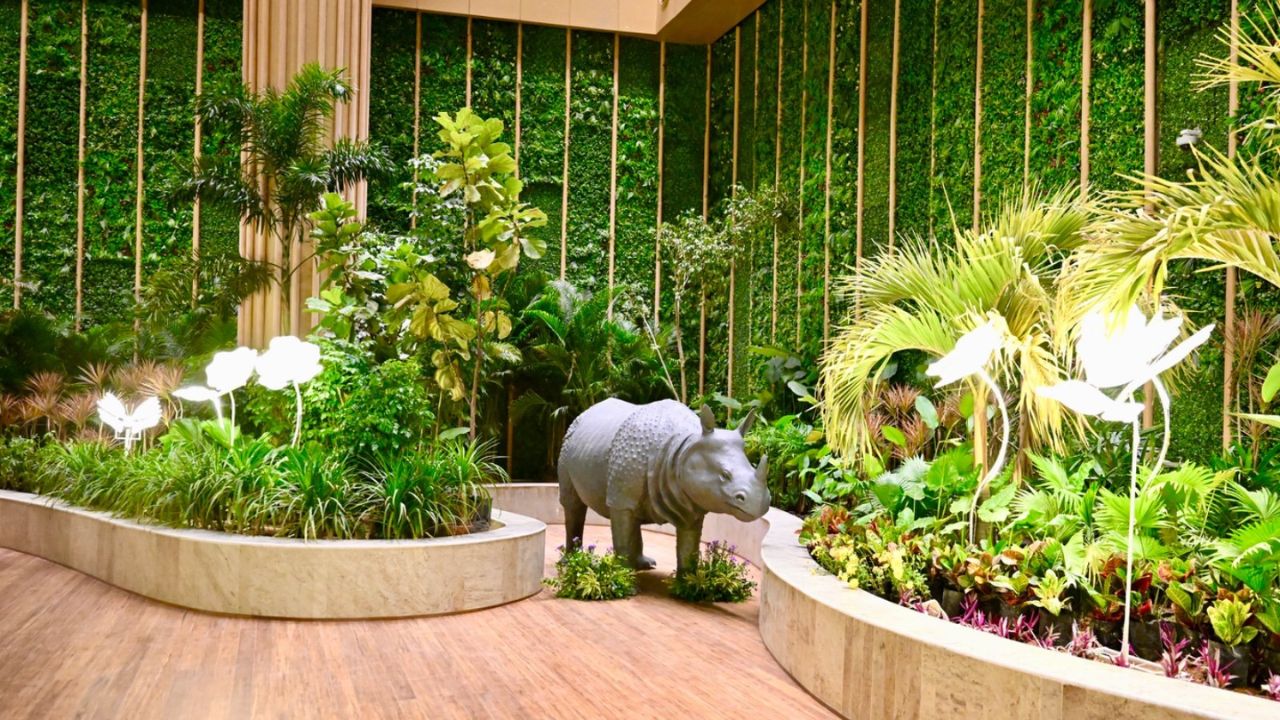 करीब 1.40 लाख वर्ग मीटर में बना यह टर्मिनल असम की प्रकृति और संस्कृति से प्रेरित है करीब 1.40 लाख वर्ग मीटर में बना यह टर्मिनल असम की प्रकृति और संस्कृति से प्रेरित है