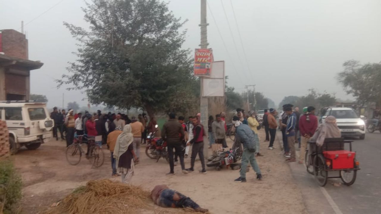 Fatehpur Road Accident: फतेहपुर में भीषण सड़क हादसा, कार चालक ने बाइक सवार को मारी जोरदार टक्कर