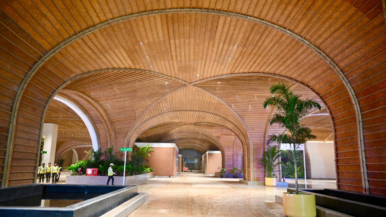 कार्यक्रम में मुख्यमंत्री हिमंत बिस्वा सरमा और विमानन मंत्री राममोहन नायडू सहित कई वरिष्ठ नेता मौजूद रहे। कार्यक्रम में मुख्यमंत्री हिमंत बिस्वा सरमा और विमानन मंत्री राममोहन नायडू सहित कई वरिष्ठ नेता मौजूद रहे।