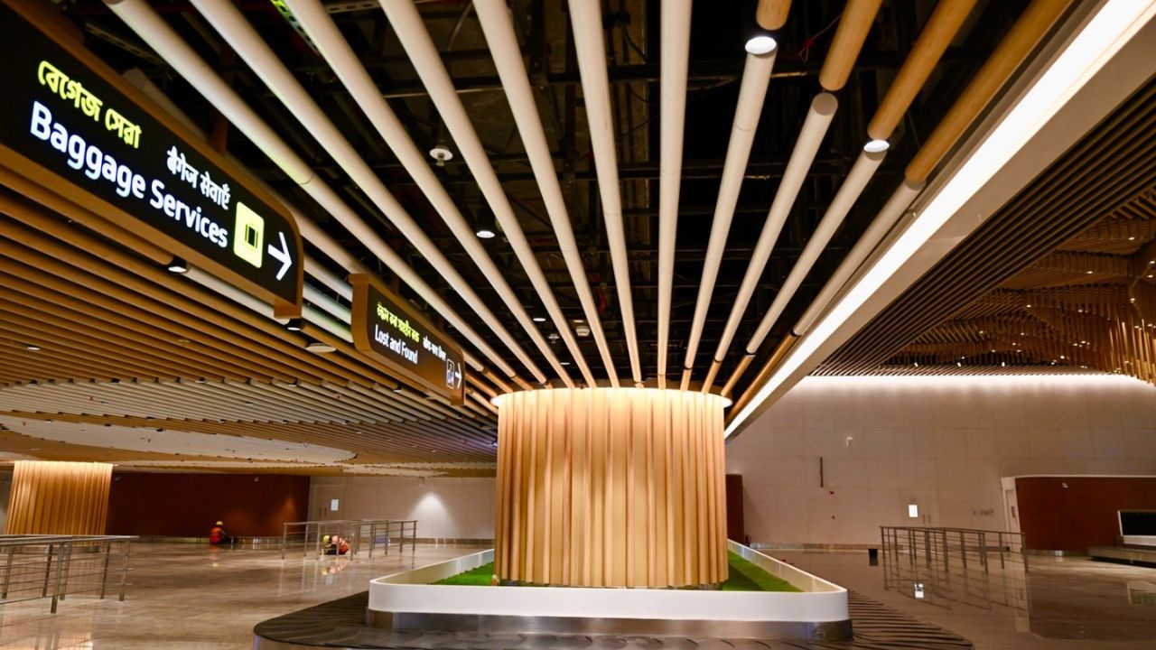 टर्मिनल के निर्माण पर लगभग 4,000 करोड़ रुपये की लागत आई है। टर्मिनल के निर्माण पर लगभग 4,000 करोड़ रुपये की लागत आई है।