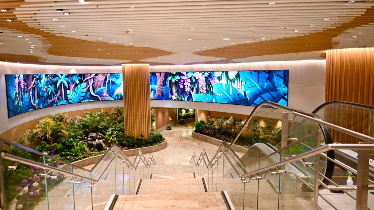 यह टर्मिनल हर साल करीब 1 करोड़ 31 लाख यात्रियों को संभालने में सक्षम है। यह टर्मिनल हर साल करीब 1 करोड़ 31 लाख यात्रियों को संभालने में सक्षम है।