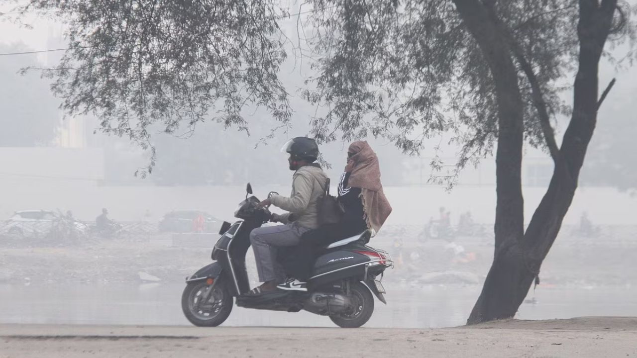 मौसम विशेषज्ञों का मानना है कि आने वाले सप्ताह में एक बार फिर कड़ाके की ठंड लौट सकती है और न्यूनतम तापमान दोबारा गिरावट दर्ज कर सकता है। ऐसे में प्रदेशवासियों को ठंड से बचाव के लिए पहले से सतर्क रहने की सलाह दी जा रही है। (Img: Google) मौसम विशेषज्ञों का मानना है कि आने वाले सप्ताह में एक बार फिर कड़ाके की ठंड लौट सकती है और न्यूनतम तापमान दोबारा गिरावट दर्ज कर सकता है। ऐसे में प्रदेशवासियों को ठंड से बचाव के लिए पहले से सतर्क रहने की सलाह दी जा रही है। (Img: Google)