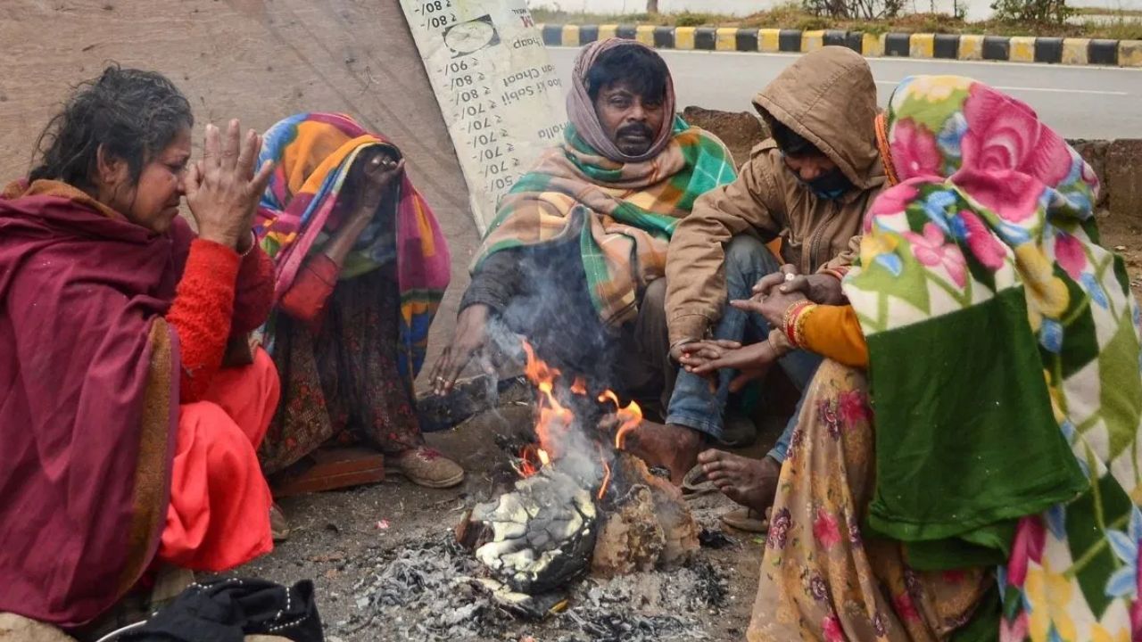 7 दिसंबर को उत्तर प्रदेश के पश्चिमी और पूर्वी हिस्सों में मौसम शुष्क रहने की संभावना है। हालांकि सुबह के समय हल्का से मध्यम कोहरा छाने की आशंका बनी रहेगी। यही स्थिति 8 और 9 दिसंबर को भी रहने की संभावना है। (Img: Google) 7 दिसंबर को उत्तर प्रदेश के पश्चिमी और पूर्वी हिस्सों में मौसम शुष्क रहने की संभावना है। हालांकि सुबह के समय हल्का से मध्यम कोहरा छाने की आशंका बनी रहेगी। यही स्थिति 8 और 9 दिसंबर को भी रहने की संभावना है। (Img: Google)